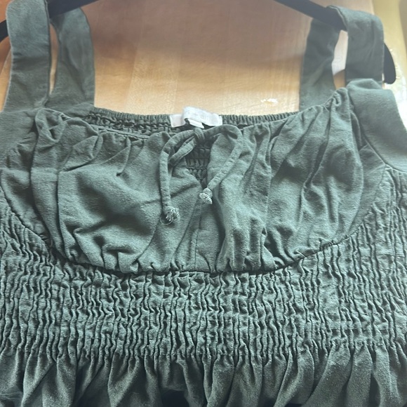 L Anthropologie olive green ruched waist, peplum tank top w scoop neckline & tie - Picture 2 of 10